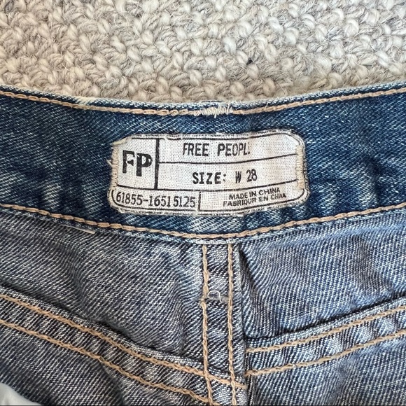 Free People Jean shorts - size 28 - Picture 3 of 5